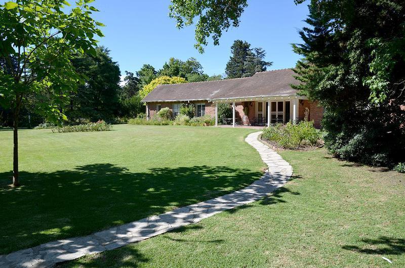 Lote de 9.775m2 en Mashwitz Los Naranjos casa principal, pileta