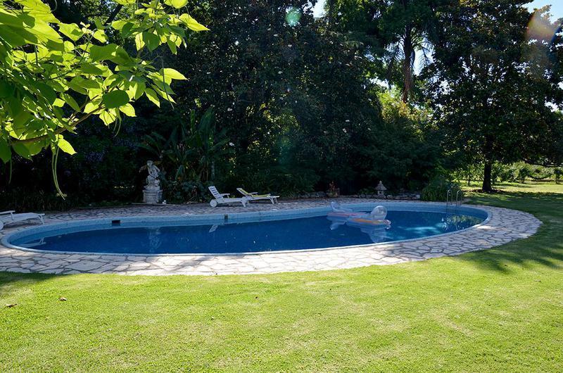 Casa Quinta en Mashwitz Los Naranjos 9775 m² de Lote Casa Principal, Pileta 2