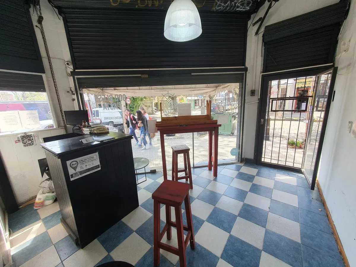 Local - esquina Cosme Beccar y Brown, centro san isidro 4