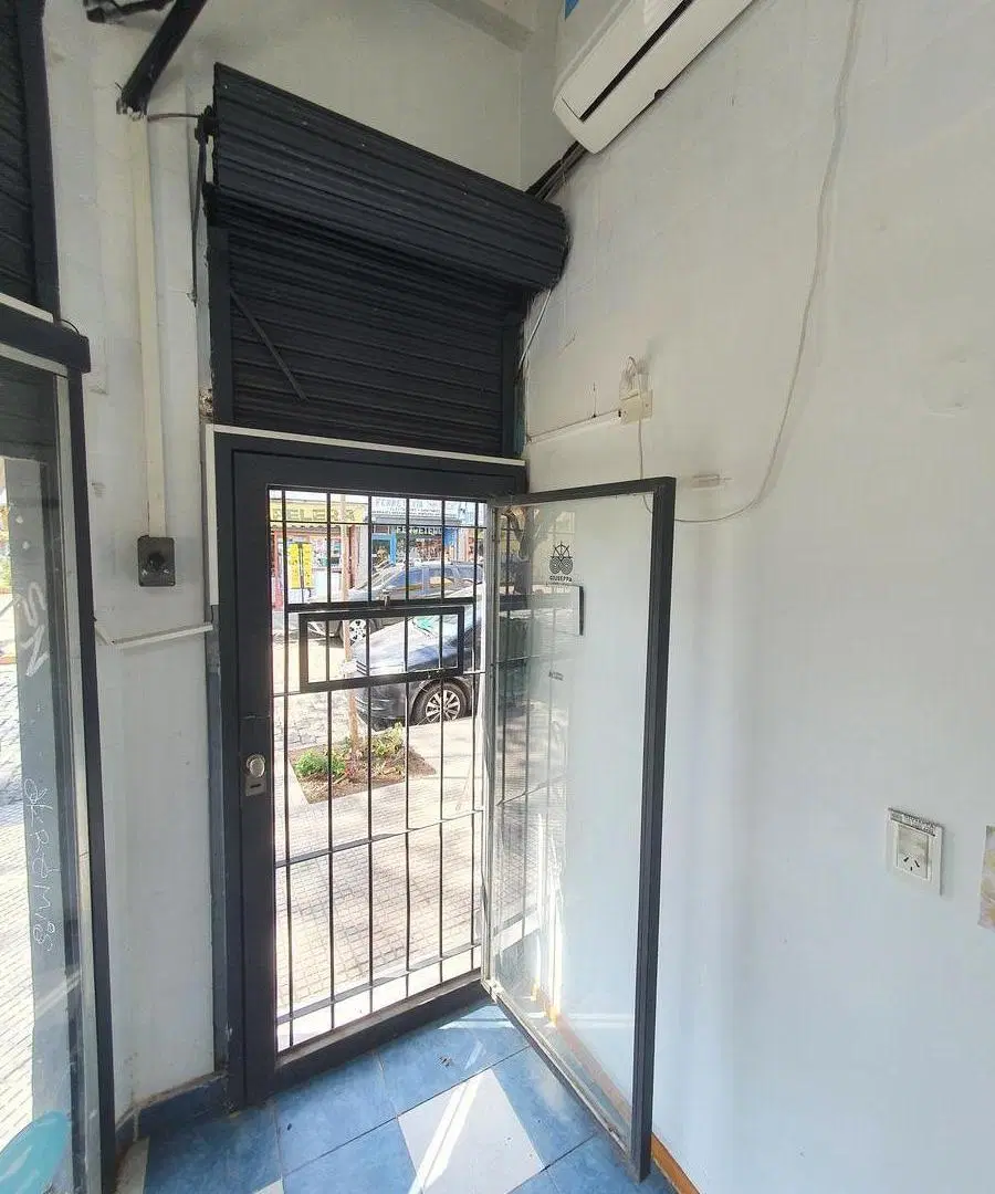 Local - esquina Cosme Beccar y Brown, centro san isidro 3