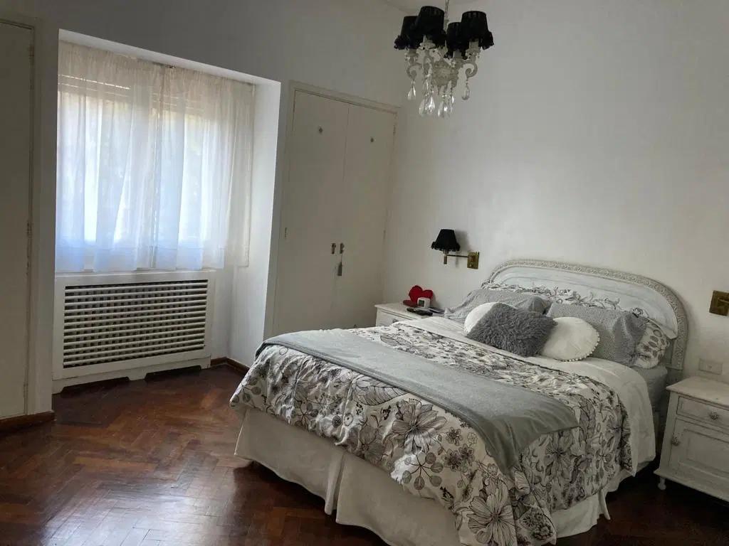 Casa en Martinez de 300m2 y 394m2 lote, 6 ambientes y dependecia amplio  jardín 4