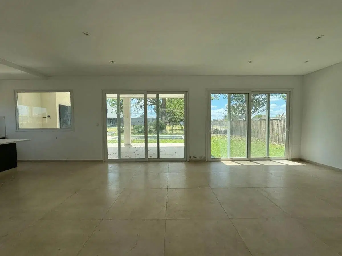 Casa en Venta Pilar del este 2