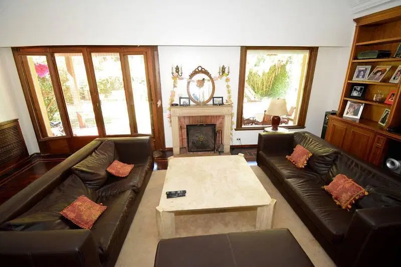 Casa en Martinez de 300m2 y 394m2 lote, 6 ambientes y dependecia amplio  jardín 5