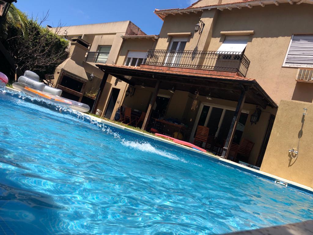 Foto de Casa en Martinez de 300m2 y 394m2 lote, 6 ambientes y dependecia amplio, imagen 2
