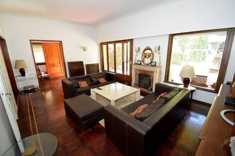 Casa en Martinez de 300m2 y 394m2 lote, 6 ambientes y dependecia amplio  jardín 3