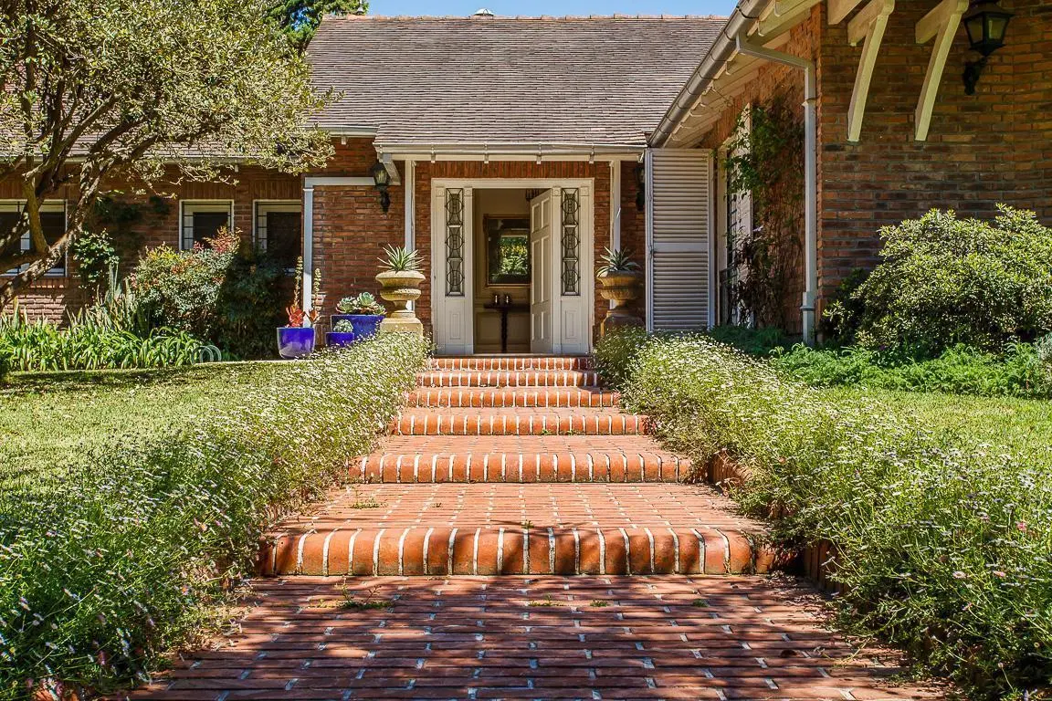 Exclusiva Casa Quinta en Maschwitz: Un Oasis de Categoría con Potencial Único de 9896m2 con pileta 8