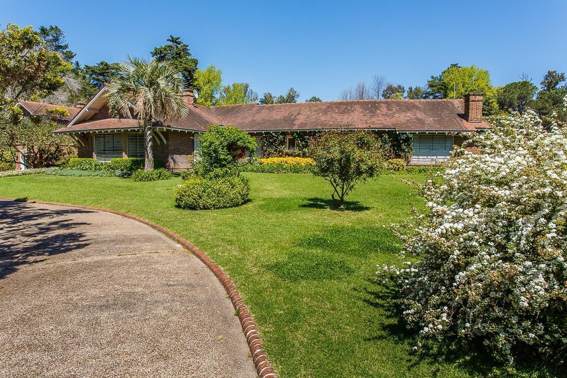 Exclusiva Casa Quinta en Maschwitz: Un Oasis de Categoría con Potencial Único de 9896m2 con pileta