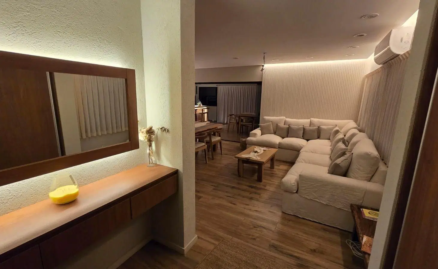Espectacular casa de diseño a estrenar con muebles 4