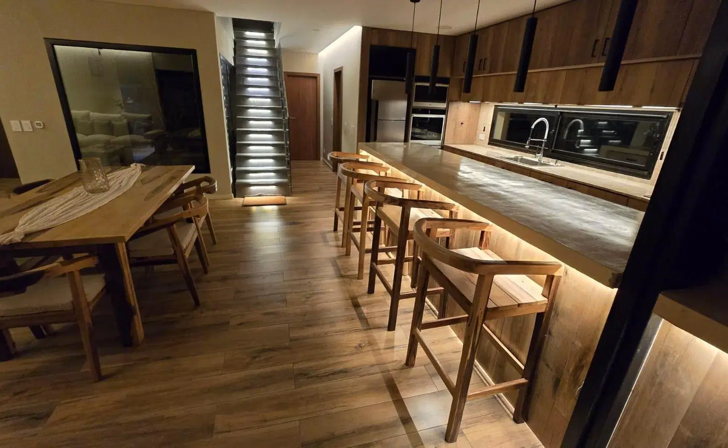 Espectacular casa de diseño a estrenar con muebles 2