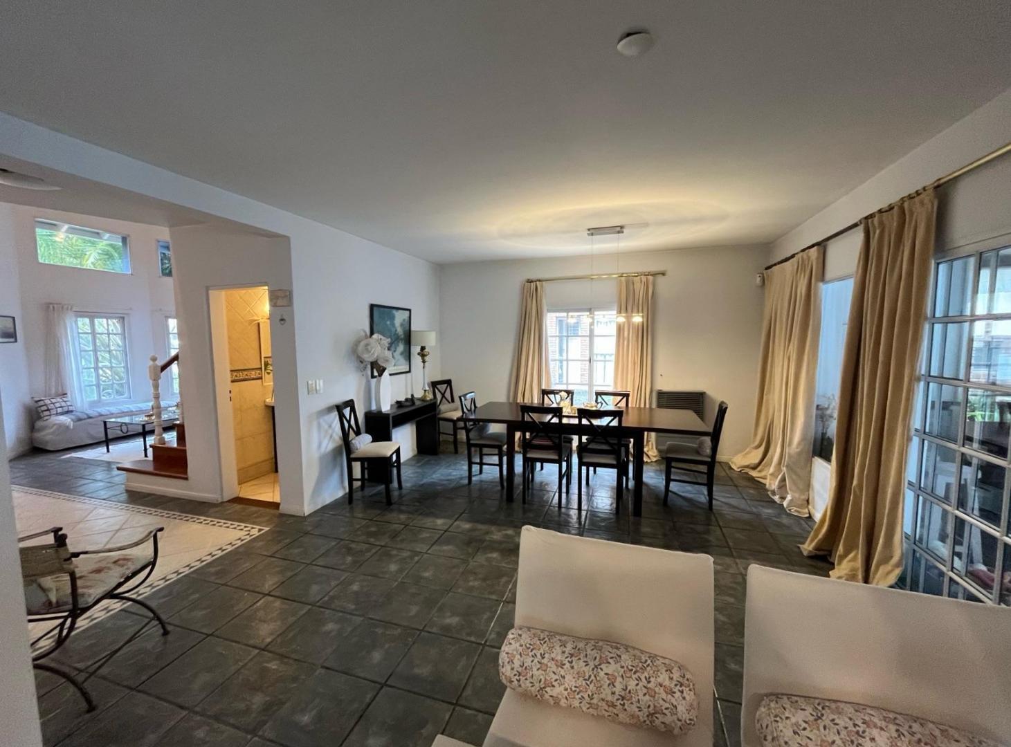 Foto de Encantadora casa en venta 6 ambientes apto crédito, imagen 3