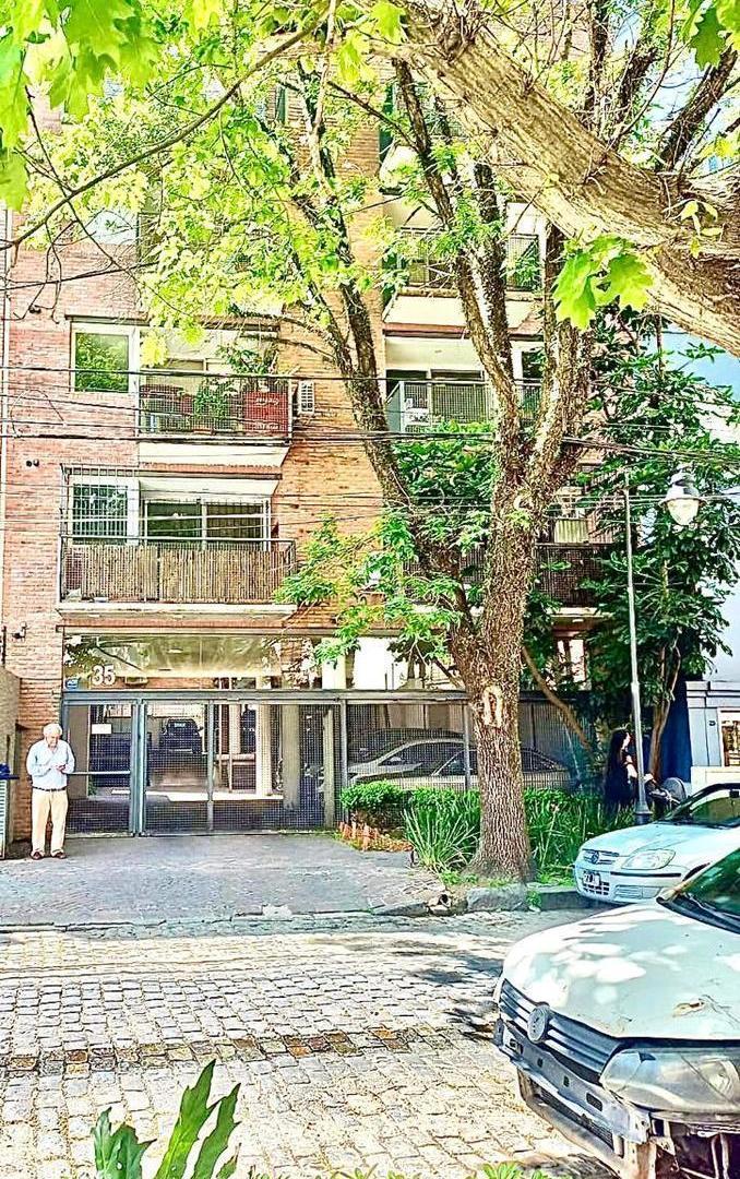 Foto de Departamento triplex con 2 cocheras centro de san isidro, imagen 1