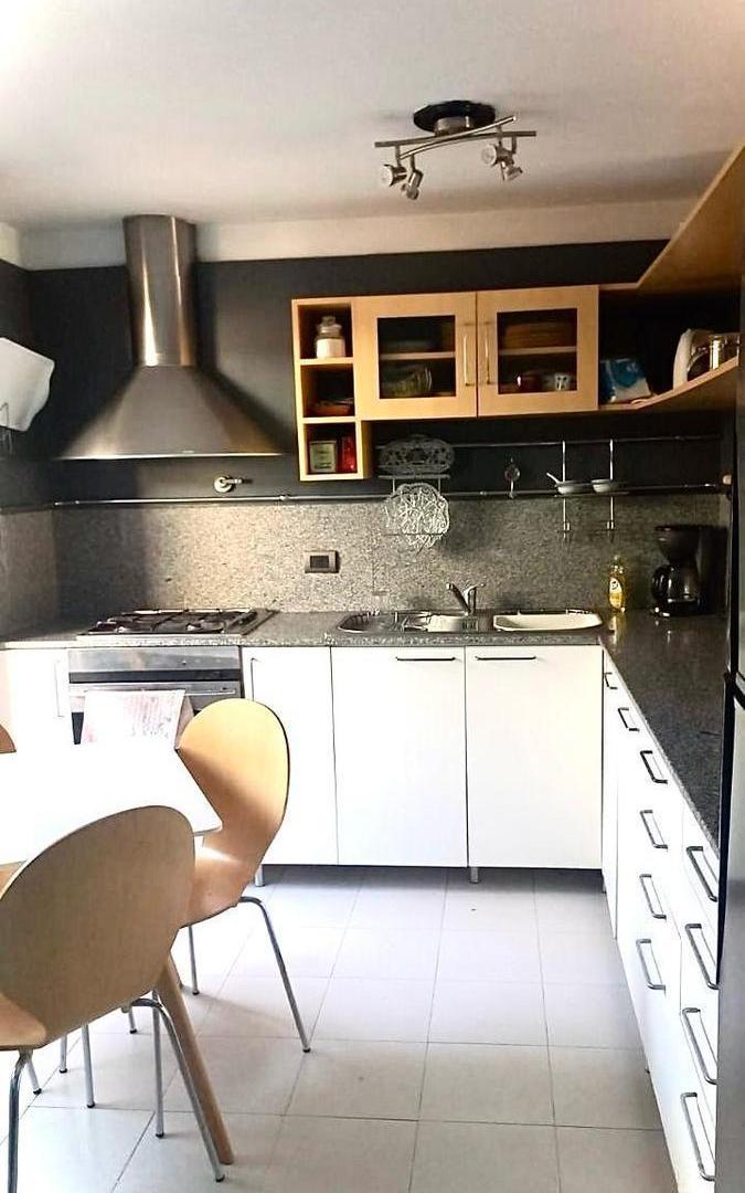 Foto de Departamento triplex con 2 cocheras centro de san isidro, imagen 4