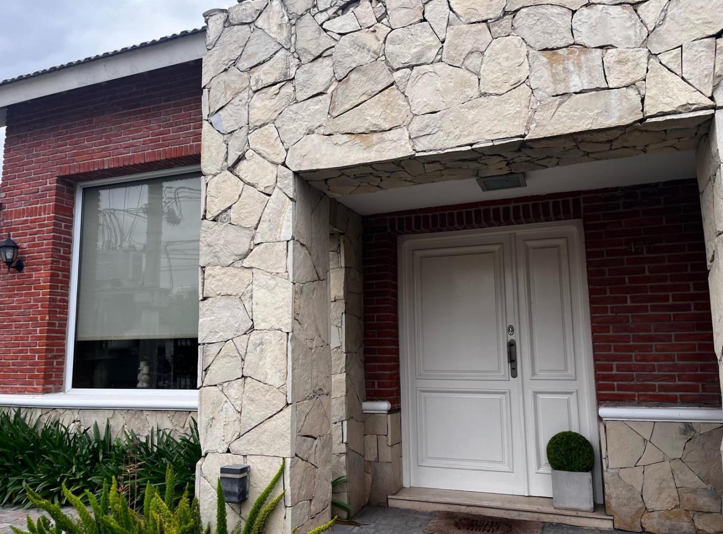 Foto de Espectacular casa en venta sin expensas, imagen 1
