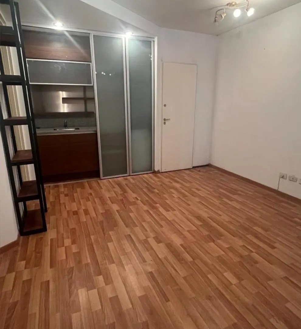 Oficina de 30 m² dividido con aire acondicionado Split y cocina Kitchinett. 2