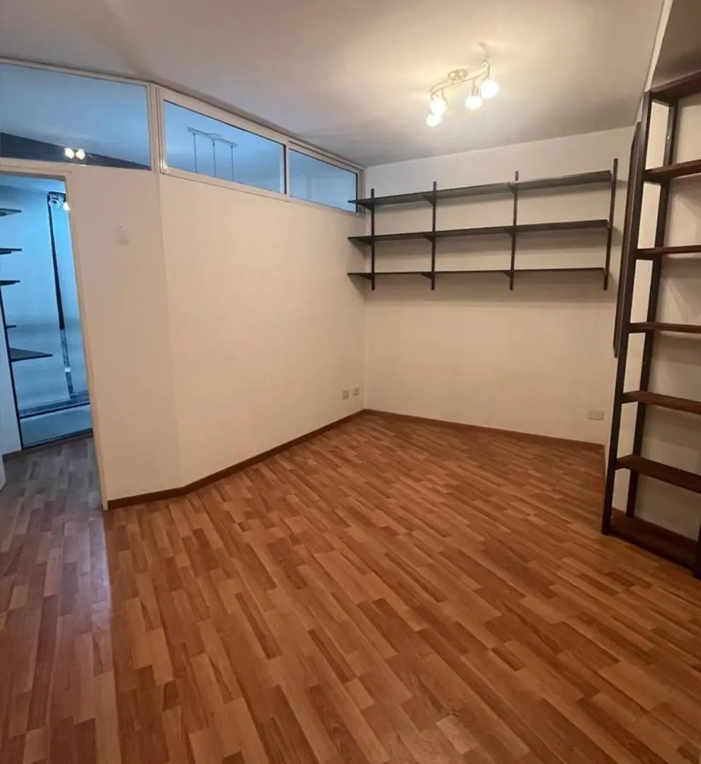 Oficina de 30 m² dividido con aire acondicionado Split y cocina Kitchinett. 4