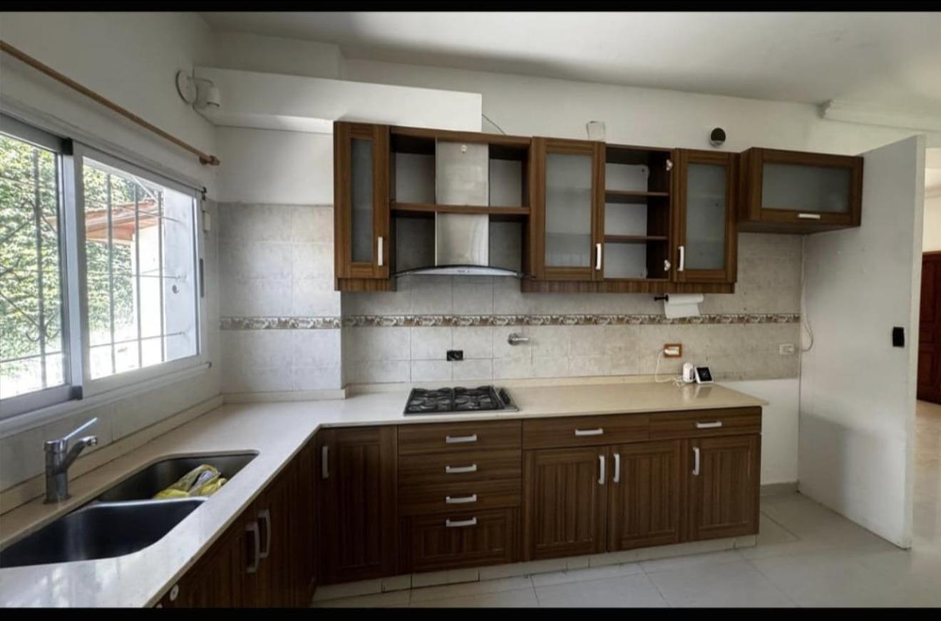 Foto de Excelente propiedad en el Barrio de Punta Chica, con patio jardín, imagen 5