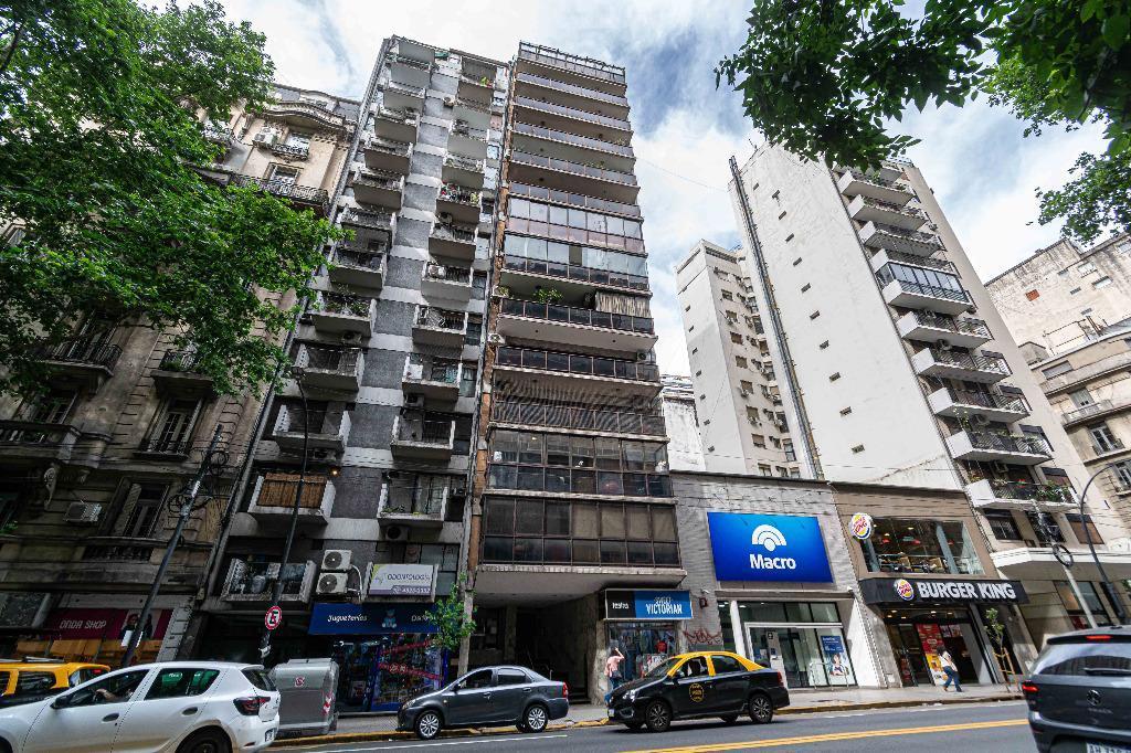 Foto de Muy lindo departamento de 3 ambientes con dependencia o 4 ambientes en, imagen 2