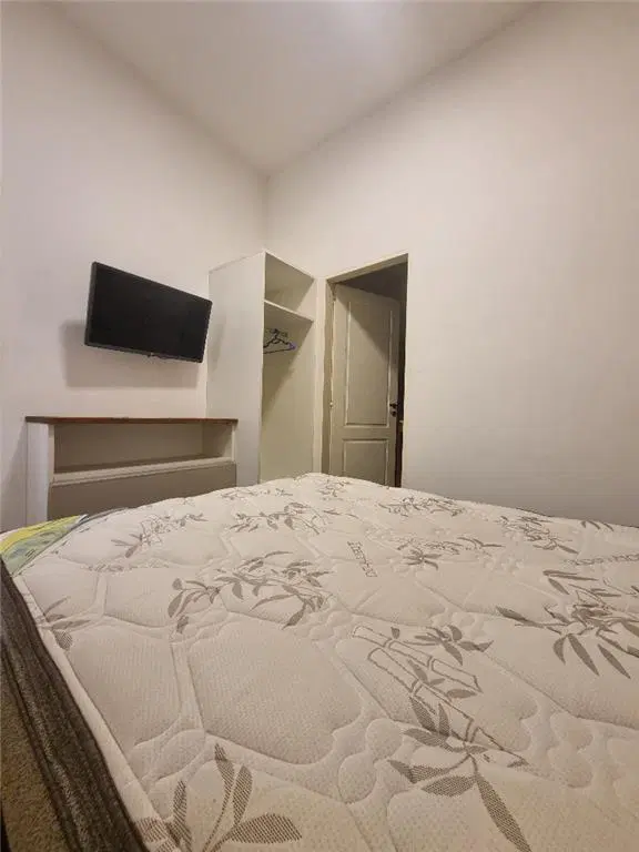 Muy lindo departamento amoblado y equipado reciclado con Expensas, ABL, AYSA y servicios incluidos. 4