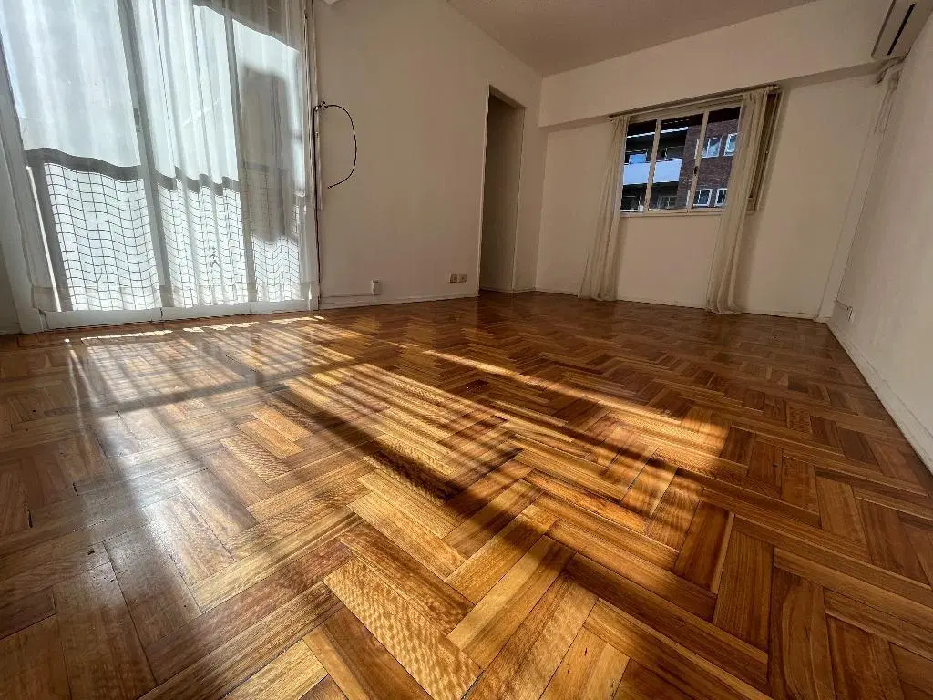 Muy lindo dos ambientes con aire acondicionado split y lugar para lavarropas 2
