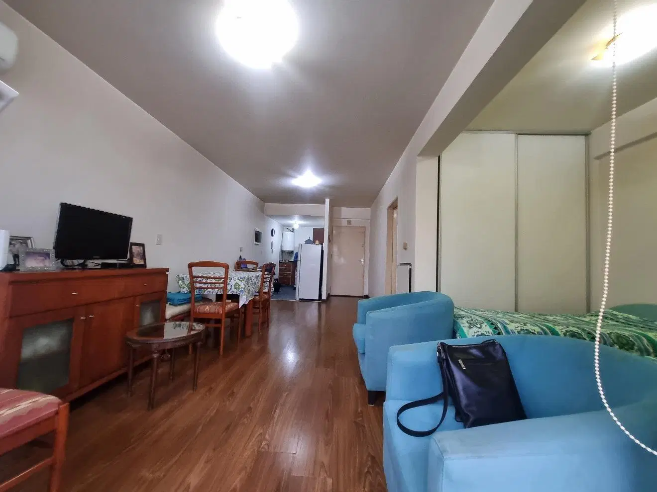 Excelente monoambiente divisible con balcón y lugar para lavarropas. 1