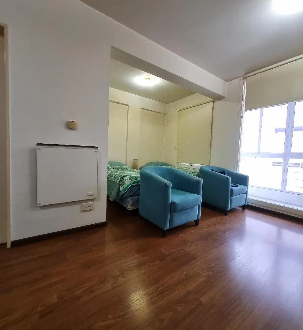 Excelente monoambiente divisible con balcón y lugar para lavarropas. 4