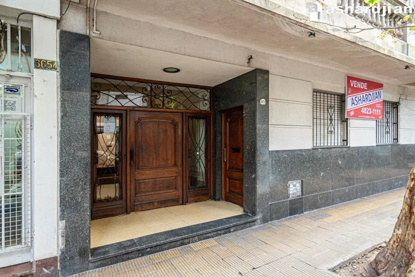 Tres ambientes en Palermo en edificio antiguo de muy buena categoría. 1