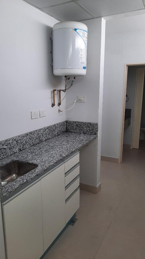 Foto de Excelente oficina planta libre con dos baños ideal consultorio, imagen 2