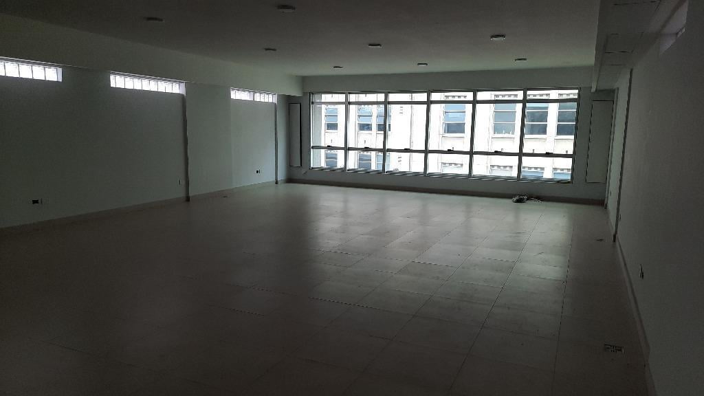 Foto de Excelente oficina planta libre con dos baños ideal consultorio, imagen 3