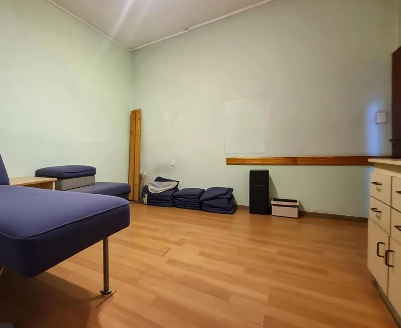 Casa de 4 / 5 ambientes con dependencia y cochera. 5