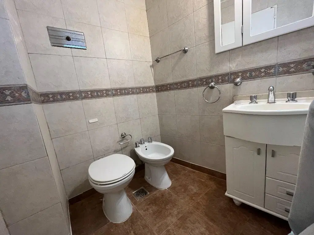 Muy lindo dos ambientes $ 650.000 con ABL Incluido, aire acondicionado split y lugar para lavarropas 3