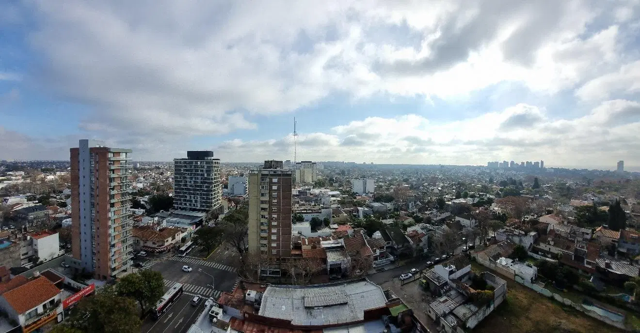 Excelente monoambiente piso alto con vista abierta. Full Amenities. 1