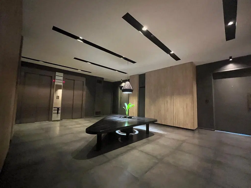 Excelente monoambiente piso alto con vista abierta. Full Amenities. 4