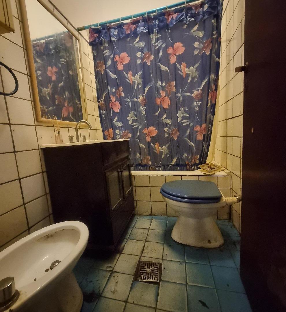 Foto de CASA SOBRE LOTE PROPIO IDEAL PARA FLIPPING. - OPCION LOCAL EN PB Y, imagen 5
