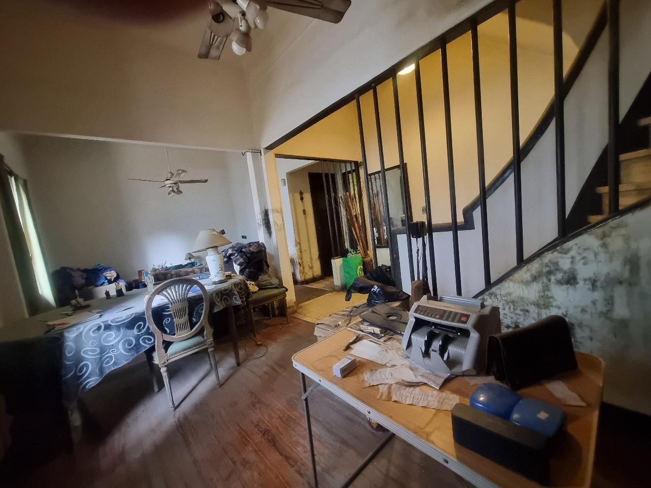 Foto de CASA SOBRE LOTE PROPIO IDEAL PARA FLIPPING. - OPCION LOCAL EN PB Y, imagen 2