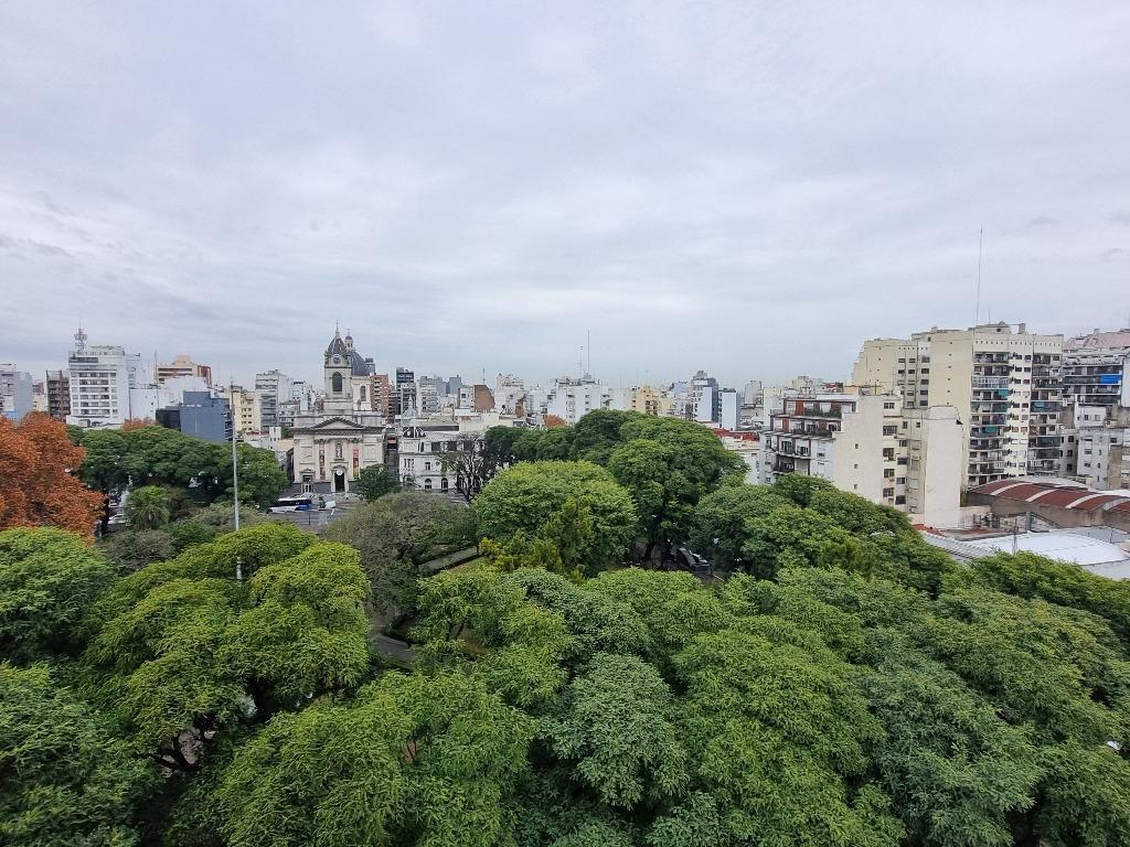 Foto de EXCELENTE MONOAMBIENTE CON VISTA A LA PLAZA PUEYRREDON, imagen 2