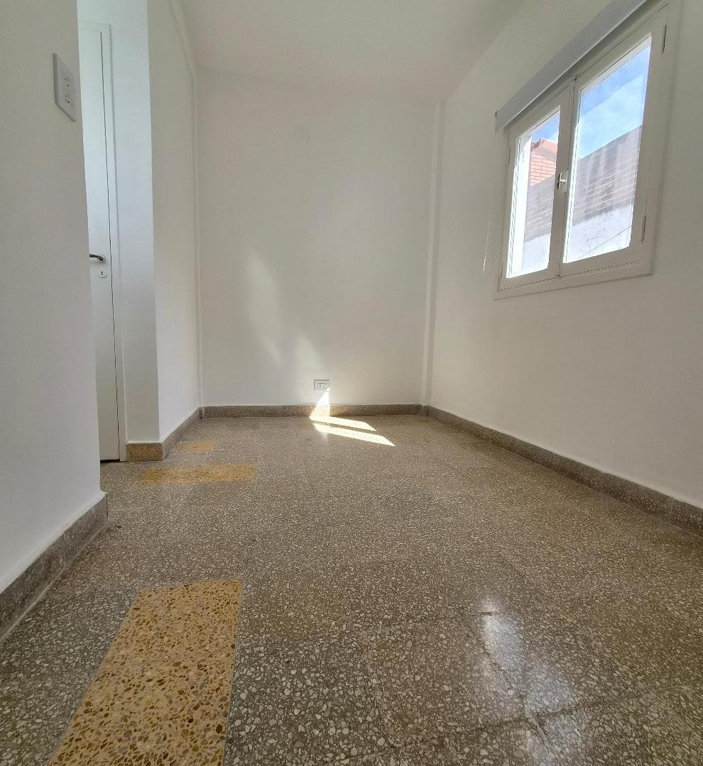 Foto de PH DE TRES O CUATRO AMBIENTES SIN EXPENSAS, imagen 3