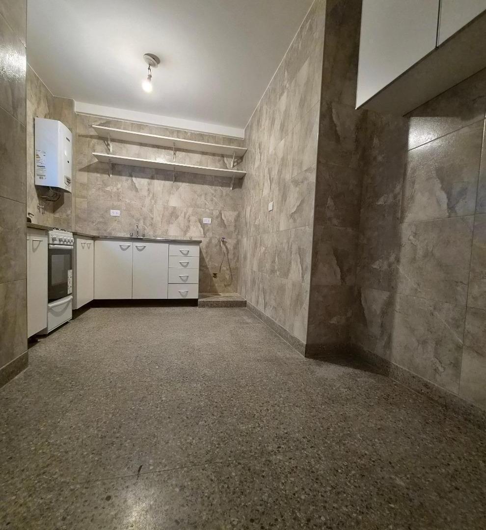 Foto de PALERMO EXCELENTE CUATRO AMBIENTES CON LAVADERO PINTADO Y PLASTIFICADO, imagen 5