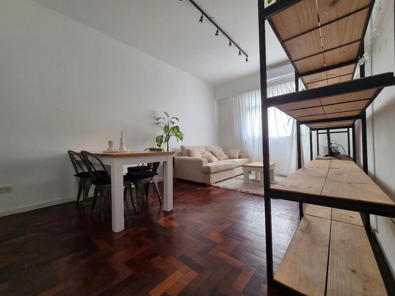 Foto de Excelente tres ambientes en edificio antiguo., imagen 1