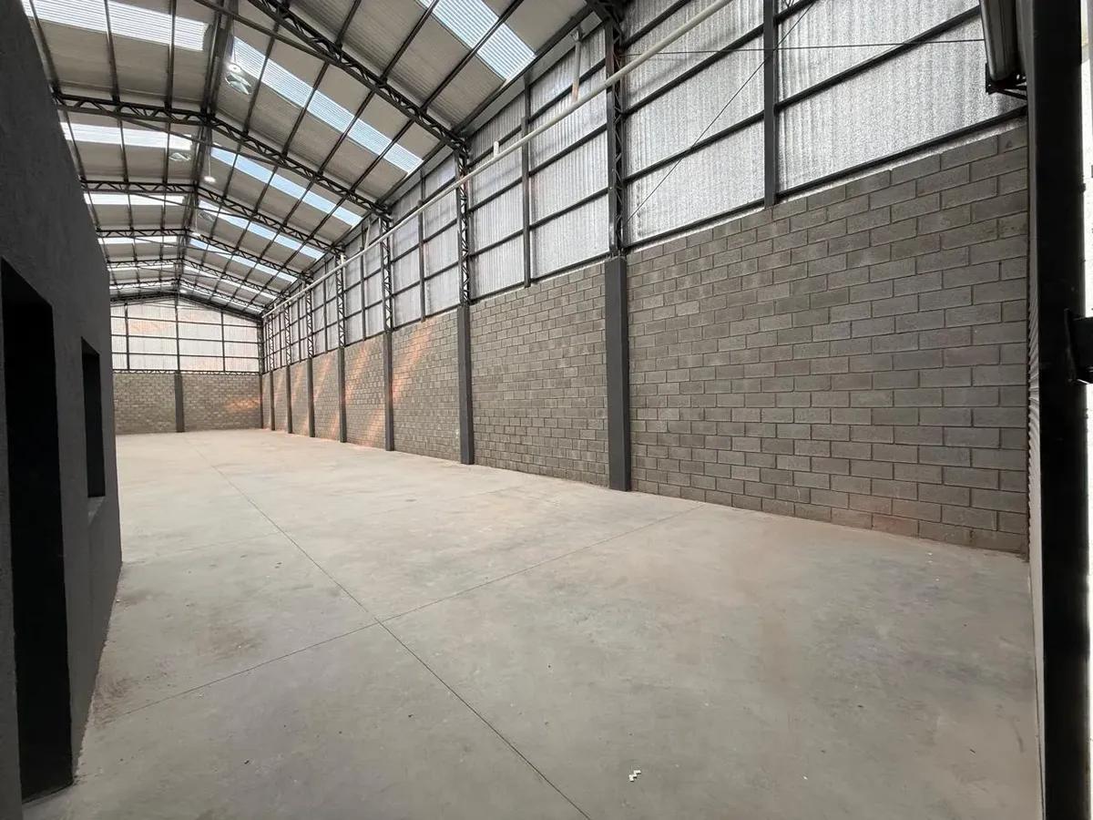 Foto de Galpón 400 m² en Área de Promoción el Triangulo, imagen 4