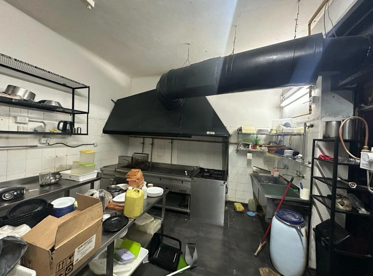 Local apto gastronomico c/amplio entrepiso y equipamiento 4