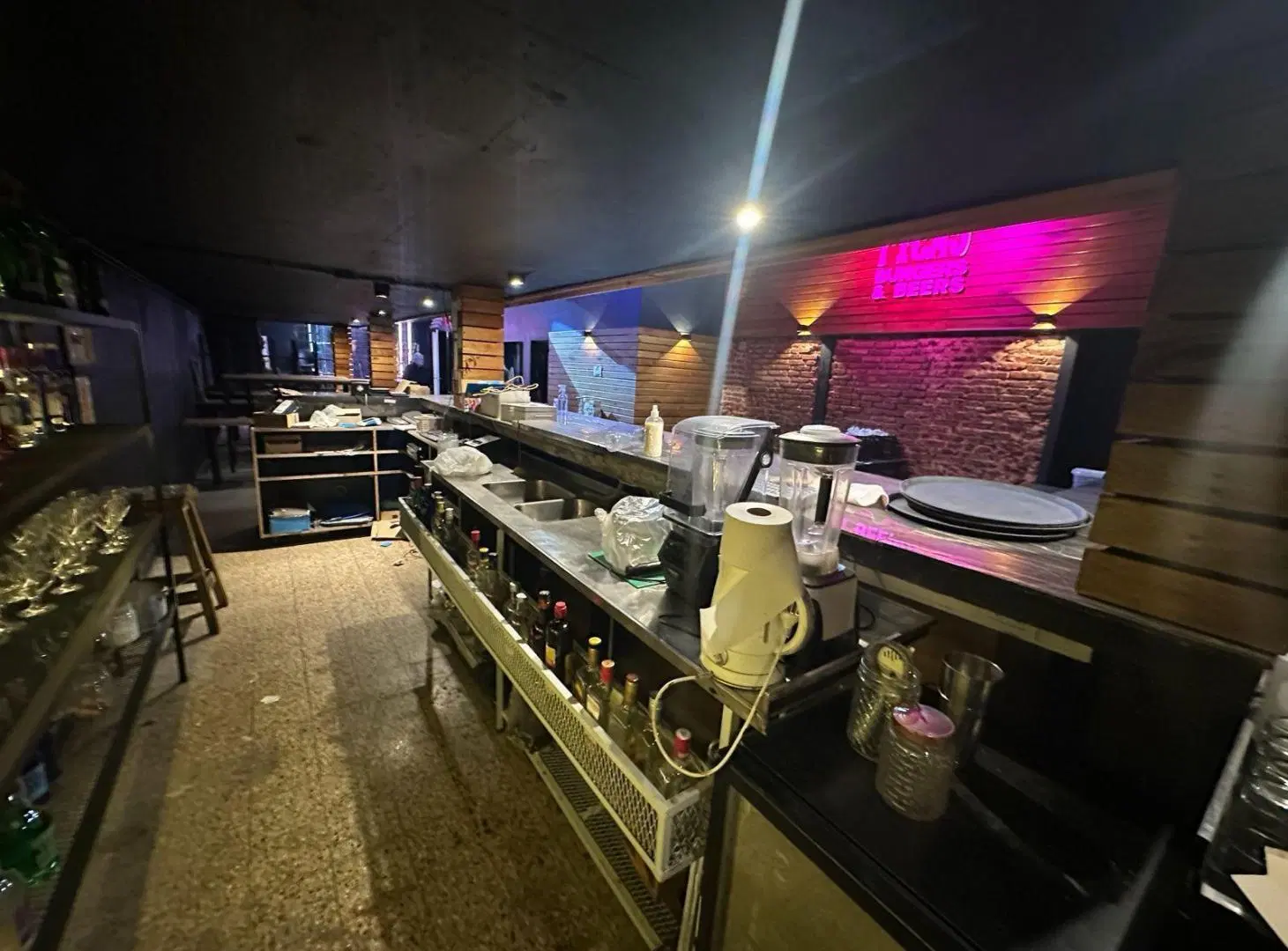 Local apto gastronomico c/amplio entrepiso y equipamiento 2