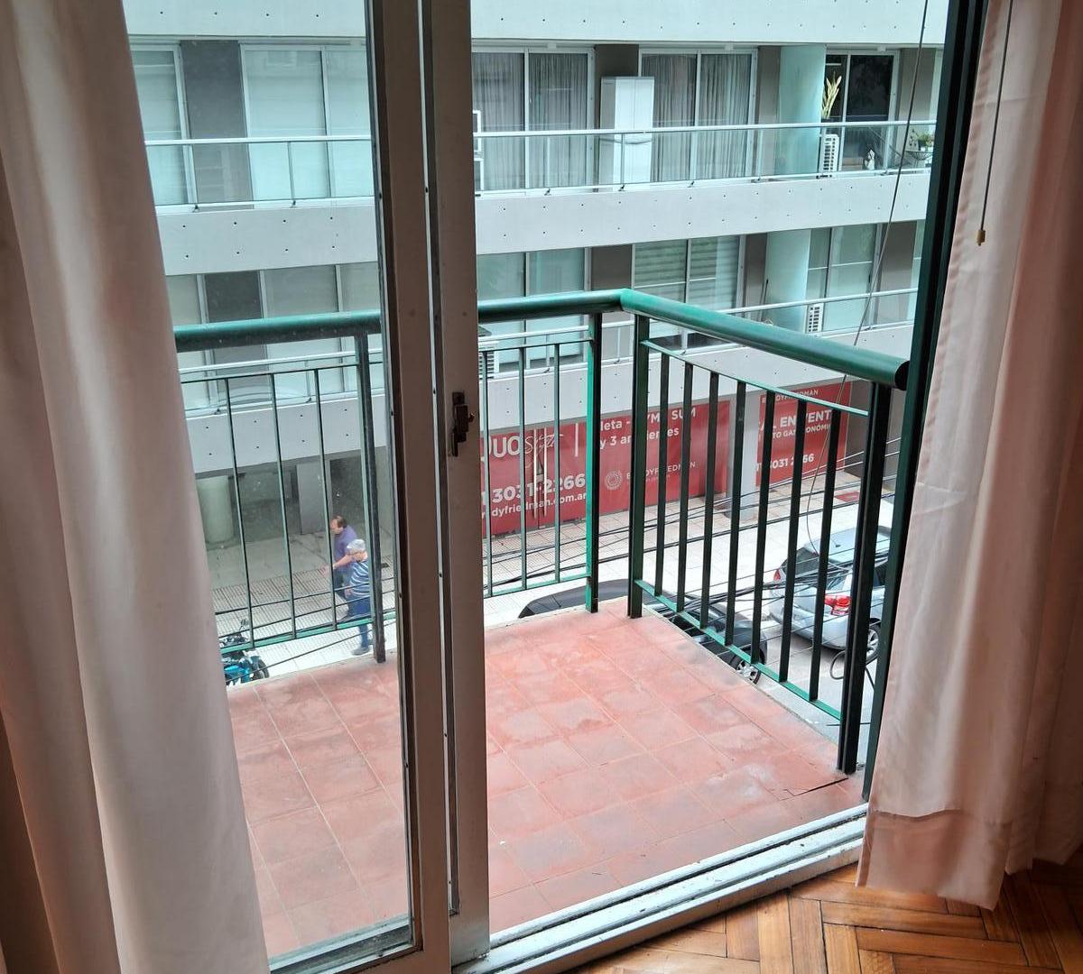 Foto de Luminoso monoambiente con balcon en RECOLETA, imagen 4