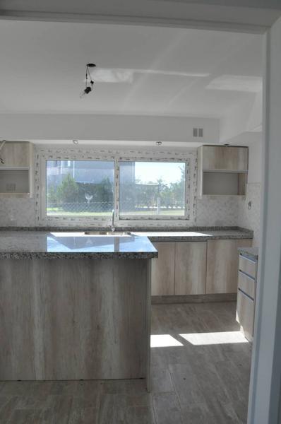 Conquipropiedades - Venta - Casa en El Canton Islas 2