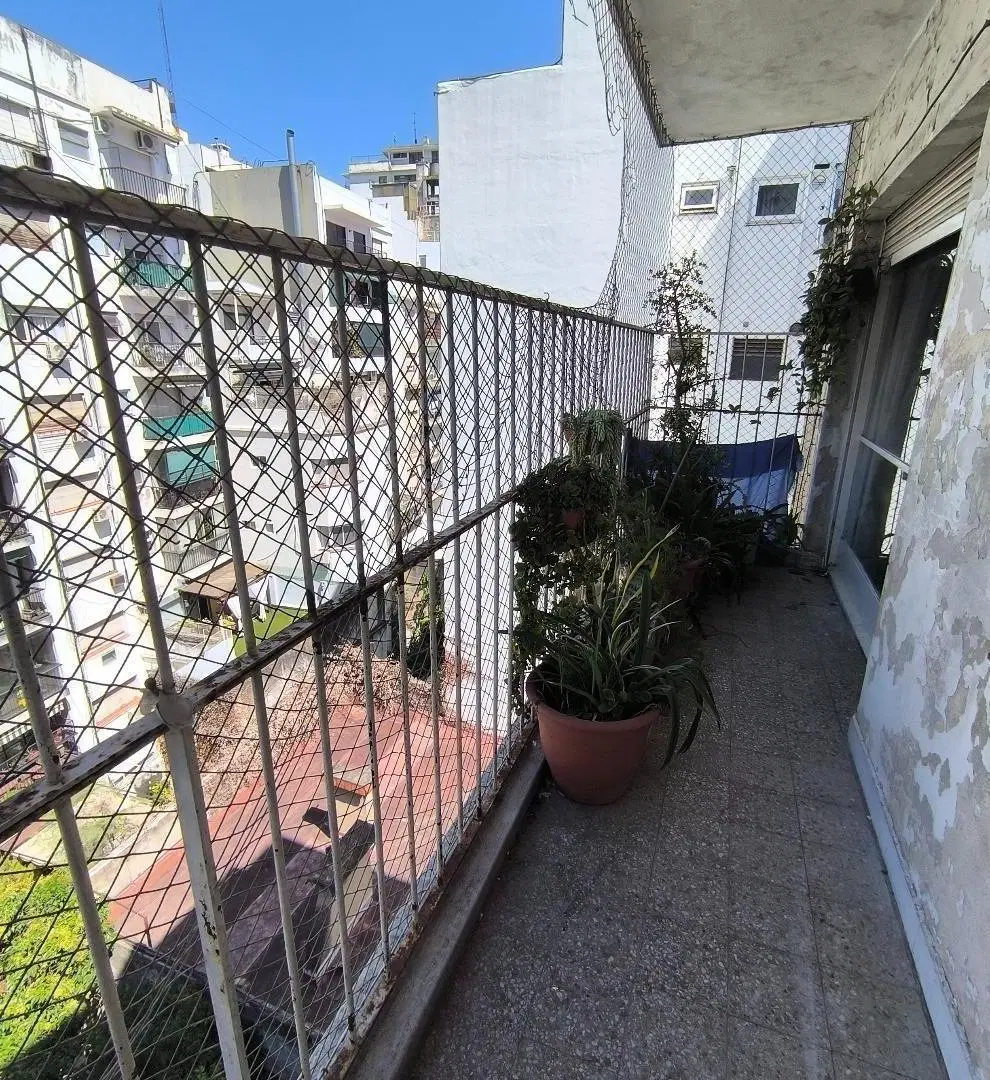 EXCELENTE PLANTA A RECICLAR, CON ENORME POTENCIAL. SALGUERO Y SANTA FE 2