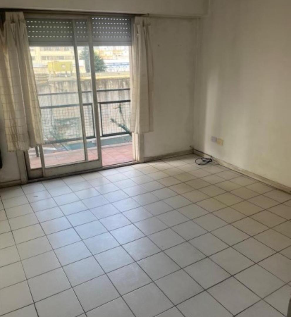 Foto de DEPARTAMENTO 2 AMBIENTES MONSERRAT - OPORTUNIDAD PARA INVERSION, imagen 2