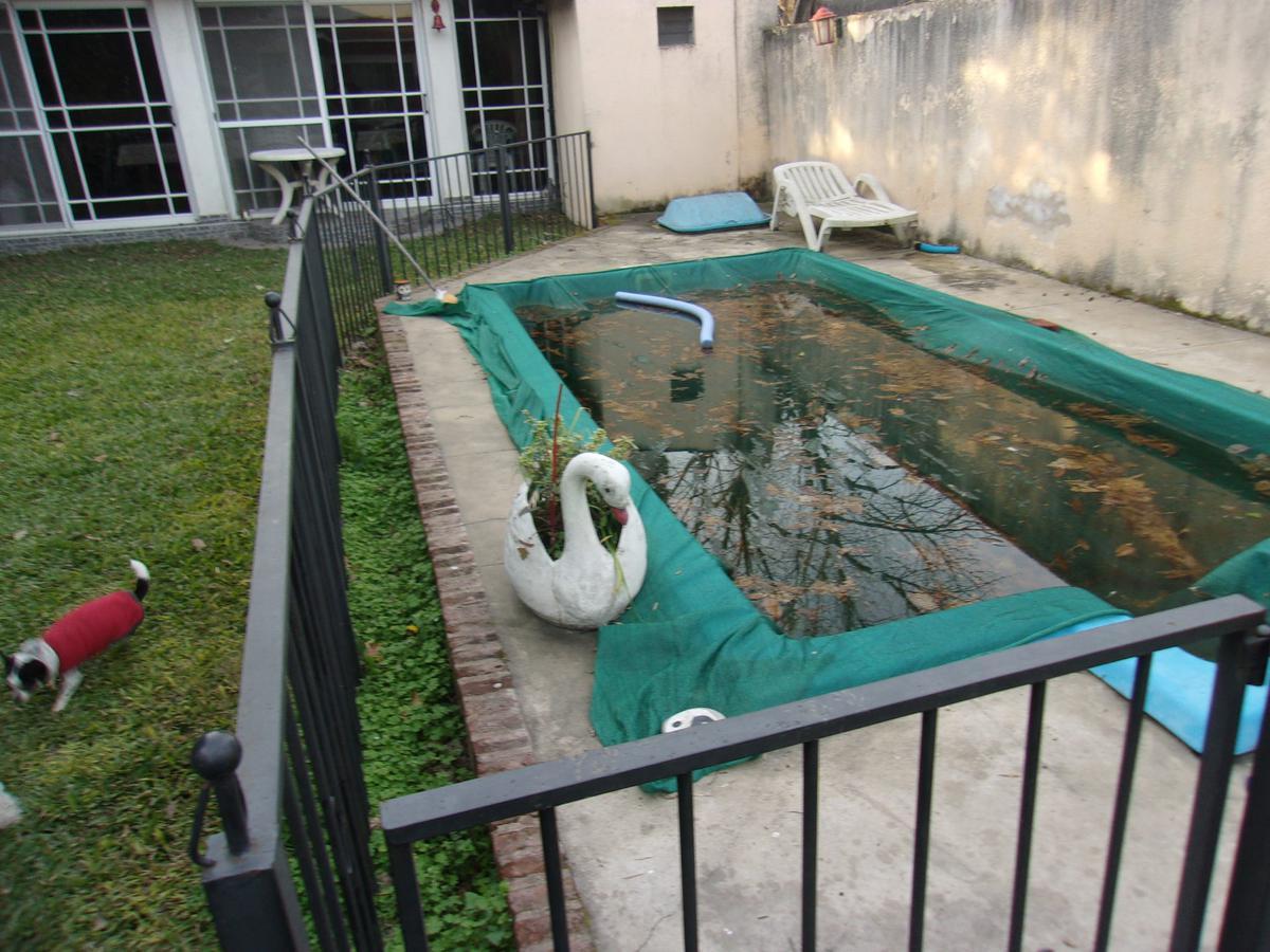 Casa en Lomas con Parque, Quincho y Pileta 1
