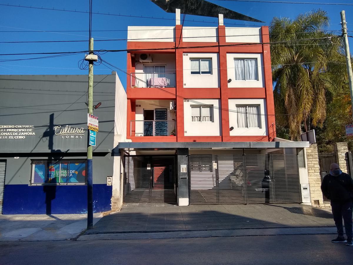 DEPTO 2 AMBIENTES CON COCHERA Y PATIO