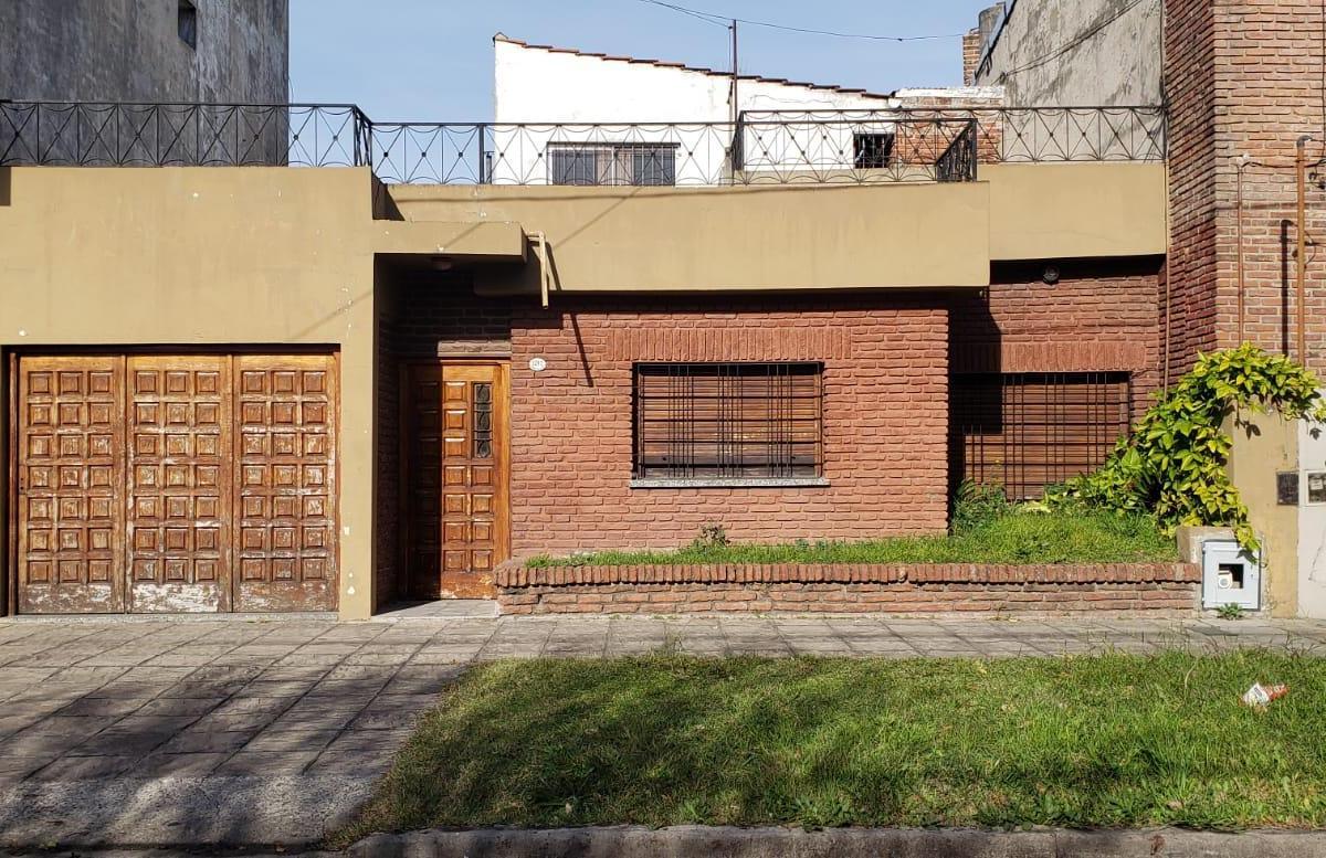 AMPLIA CASA EN BANFIELD APTA CREDITO