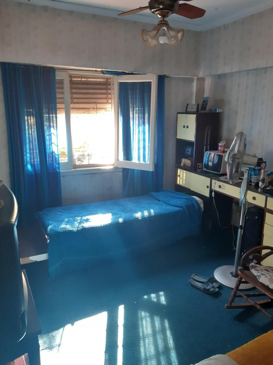 CHALET EN BANFIELD AMPLIO PARQUE
