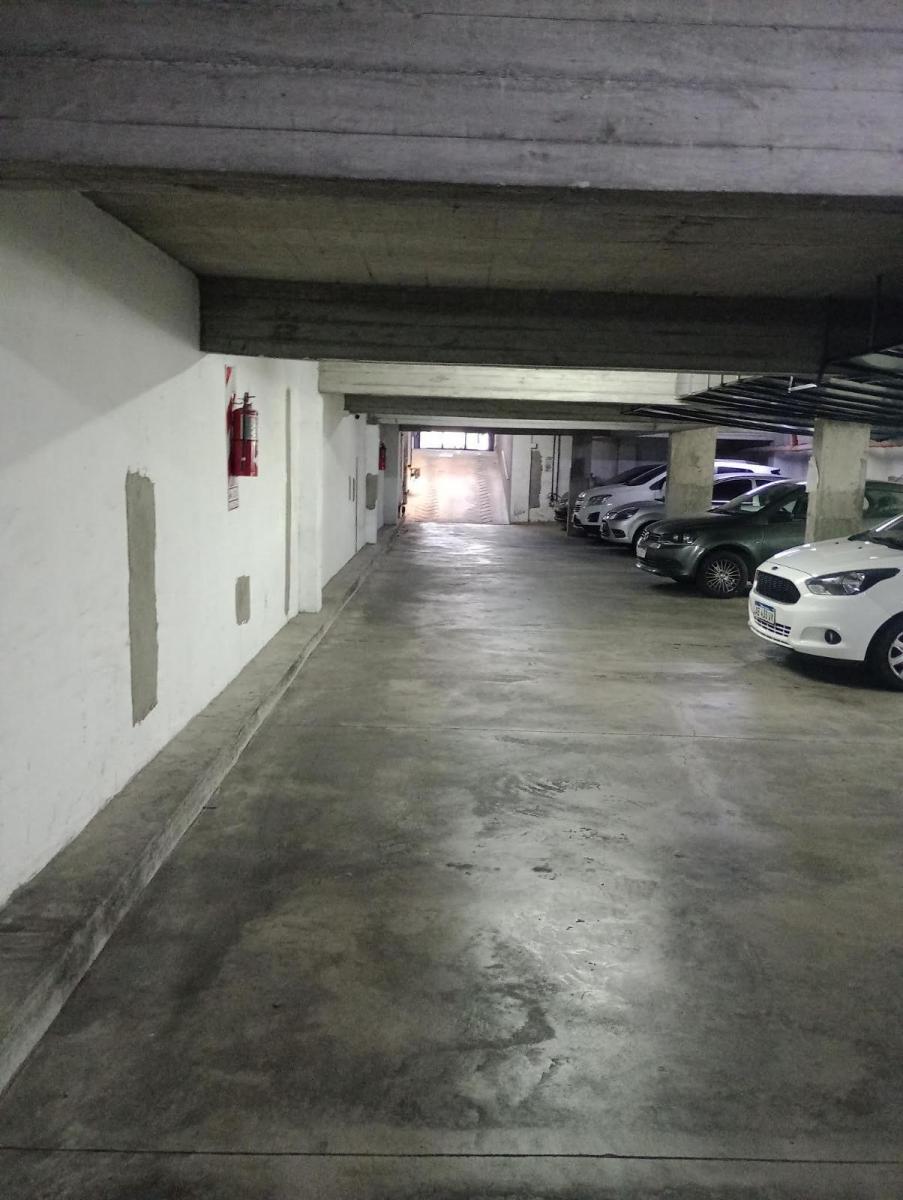 COCHERA CUBIERTA EN VENTA CENTRO DE BANFIELD